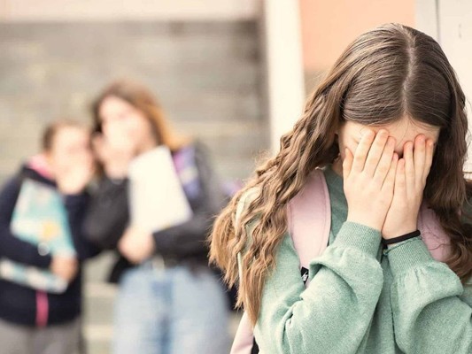 Golpiza por celos: madre denuncia brutal golpiza hacia su hija por parte de una compañera de liceo