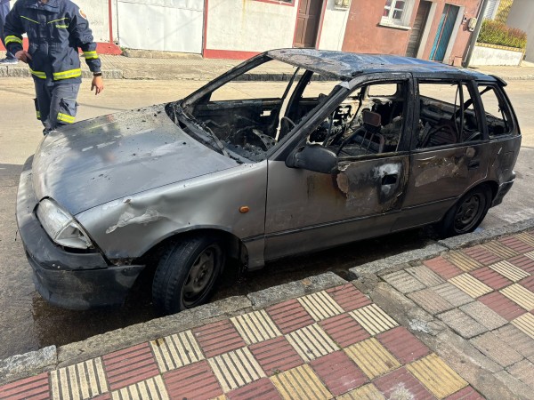 Un auto se prendió fuego por el “descuido” de su dueño