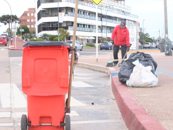 Operativo limpieza: 15 toneladas de basura se levantaron solo en la faja costera