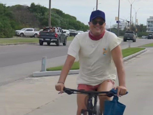 “Ahora que conocí Maldonado creo que se quedaron cortos”: Carlos Vives paseó en bicicleta por el departamento