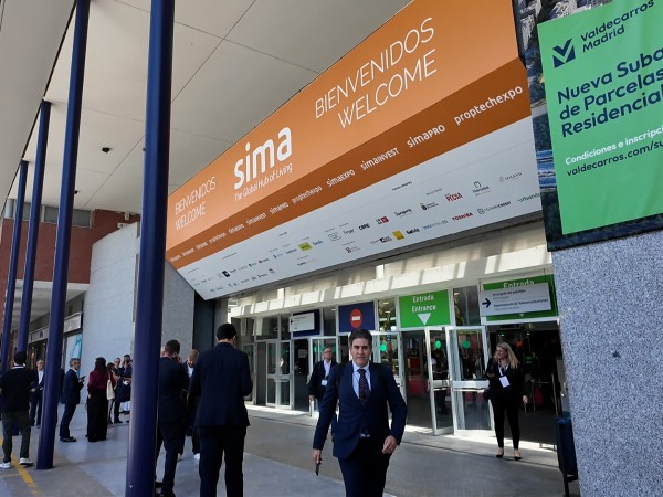 Con el cambio de Gobierno en Argentina se abren oportunidades de inversión con un metro cuadrado más bajo que en España, dijo inversionista en SIMA