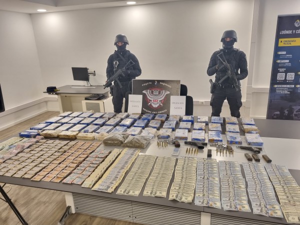 US$21.000 y más de $300.000 se incautaron tras operativo en San Carlos; las autoridades afirmaron que es un logro importante porque quienes cometen el delito “ya conocen las estrategias”