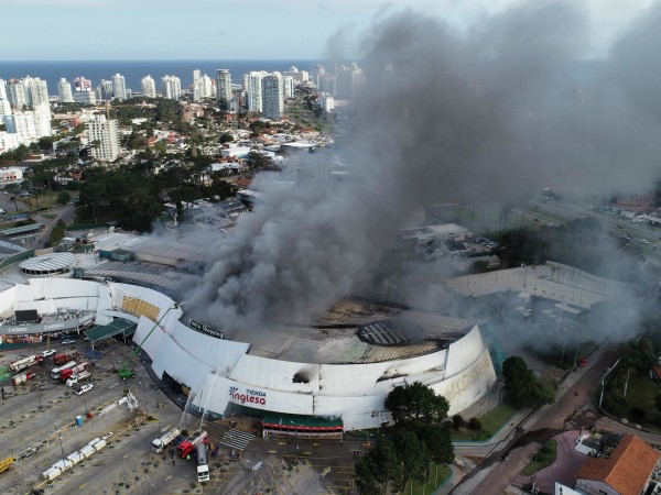 Comerciantes en juicio con Tienda Inglesa por incendio en Punta Shopping