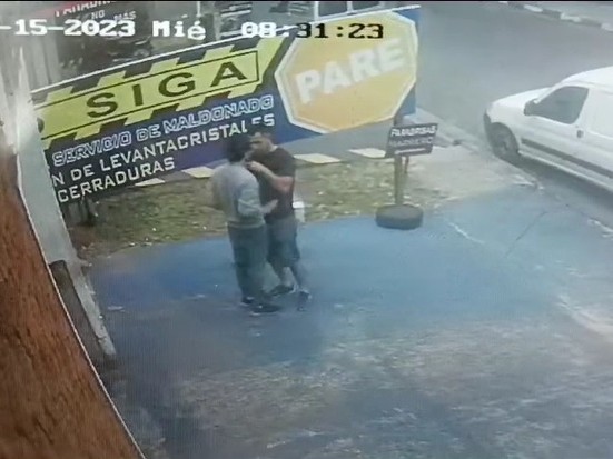 “Esto merece justicia”, dijo la esposa del comerciante agredido a golpes de puño