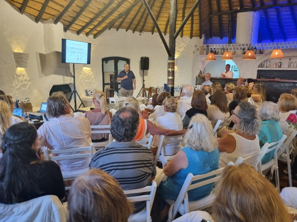 El Dr. Cairo dijo que las autoridades deben sostener el equilibrio entre la naturaleza y la inversión para mantener la esencia de Punta del Este