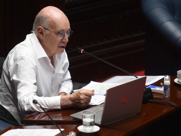 Senador del FA planteó incluir en Rendición de Cuentas proyecto de ley que impide que se limiten servicios públicos a personas en el Clearing