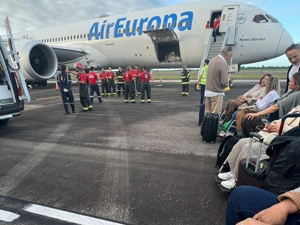 Air Europa ofreció más de US$ 2.000 a pasajeros de viaje a Montevideo que sufrió turbulencias: viajeros analizan propuesta