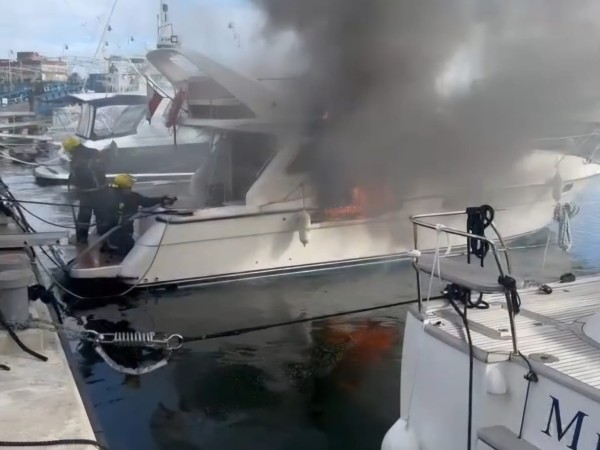 Arde yate en el puerto de Punta del Este