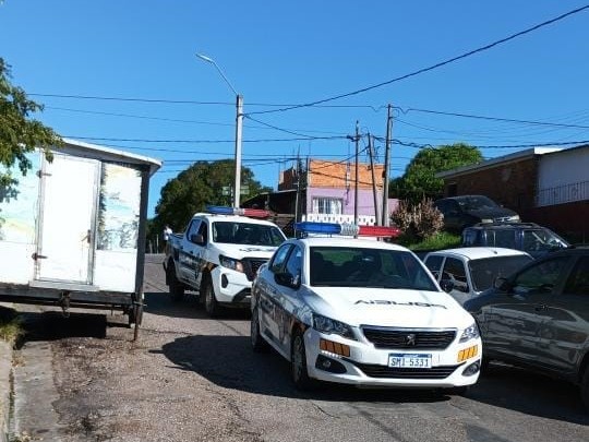Barrio San Antonio: detuvieron a dos hombres que dispararon contra una casa en la que se incautaron drogas y dinero