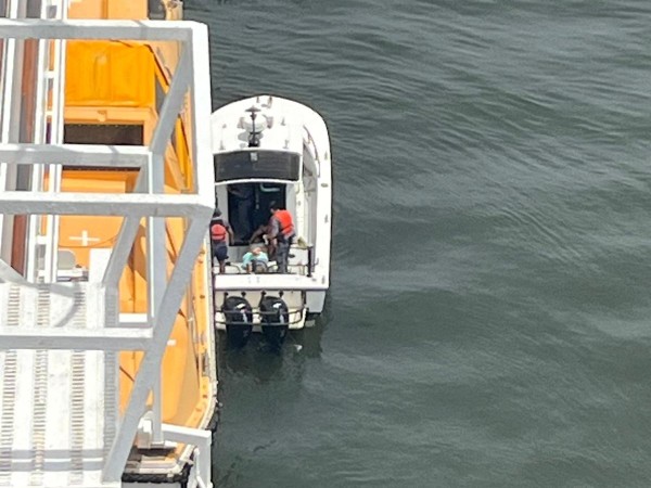 Asistieron a crucerista con fractura de fémur