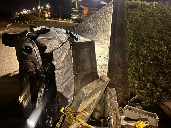 Espectacular vuelco con un herido