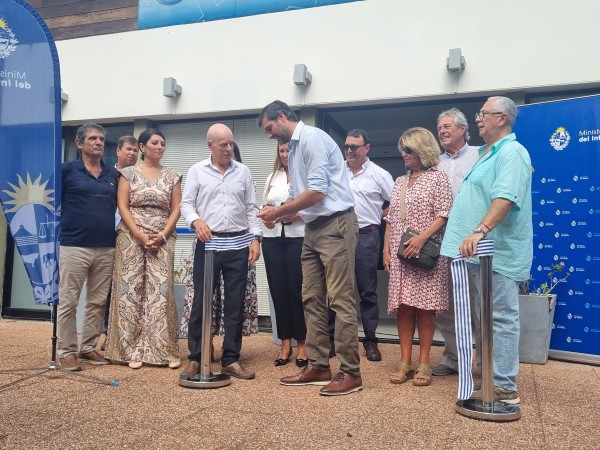 Inauguraron una nueva oficina de residencias en Punta del Este para gestionar los trámites migratorios