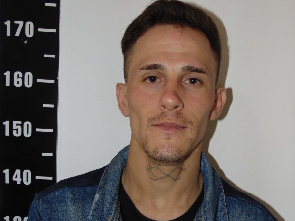 Entró a robar un comercio, huyó cuando sonó la alarma y fue detenido mientras circulaba por la vía pública