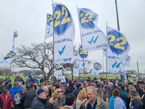 Lista 22 lanzó su campaña entre el homenaje a Aparicio Saravia y las críticas al Frente Amplio