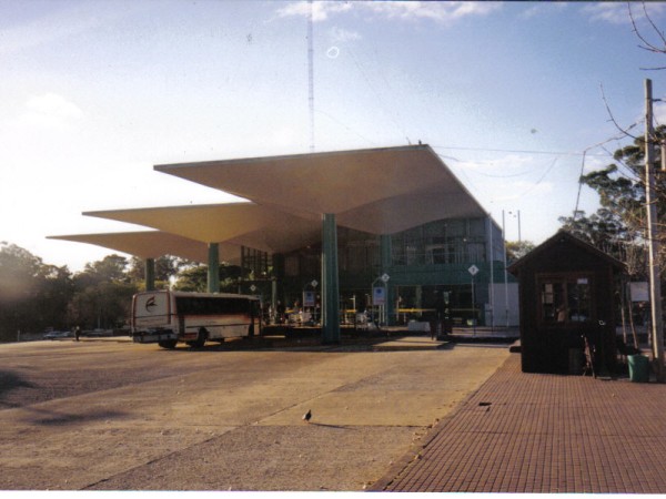 “En la zona de la terminal los falsos cuidacoches pululan y nadie realiza los controles correspondientes”, denunció de Armas