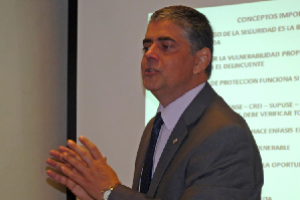 Holfman advierte sobre migrantes internos y extranjeros