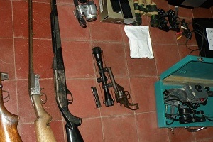 Encuentran armas y objetos robados en allanamiento realizado en San Carlos