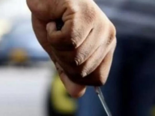 Un joven fue apuñalado por un hombre con el que estaba saliendo