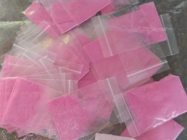Una pareja de colombianos fue a la cárcel por tener en su poder “cocaína rosada” y éxtasis