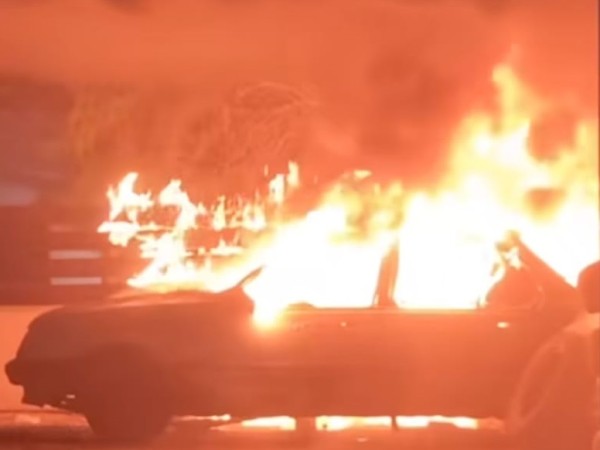 Un auto se incendió cuando estaba estacionado