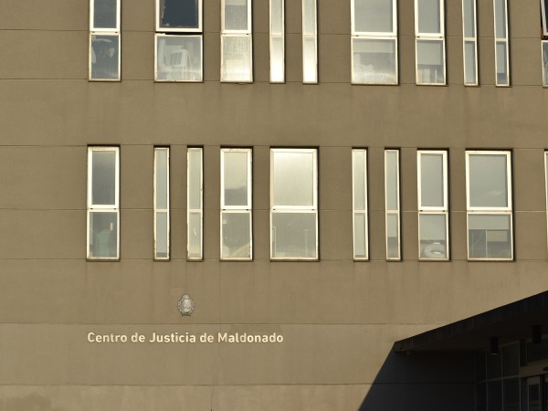 Intimaron a la madre del niño de 12 años que intentó rapiñar un comercio a cumplir con los deberes inherentes a la patria potestad