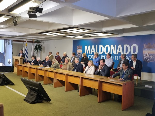 La aprobación de la gestión de Enrique Antía se ubica en el 70% según encuesta de Grupo Radar