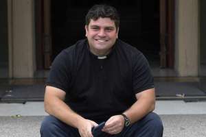 "El Gordo" Verde, conocido sacerdote, brindó su reflexión sobre este viernes santo