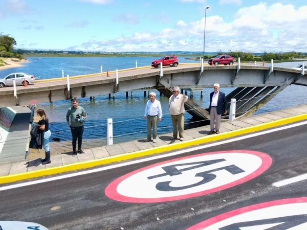 Se habilitó puente La Barra 2; se colocaron 16 pilares a 24 metros de profundidad en el agua recuperándose un ícono