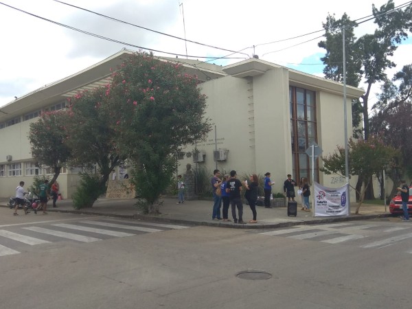 Un caso de meningitis en una docente generó alarma en liceo de San Carlos