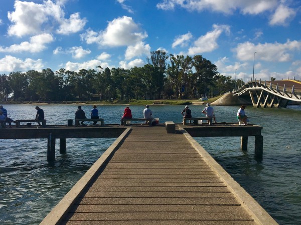 Un menor resultó lesionado luego de saltar desde el muelle del puente de La Barra