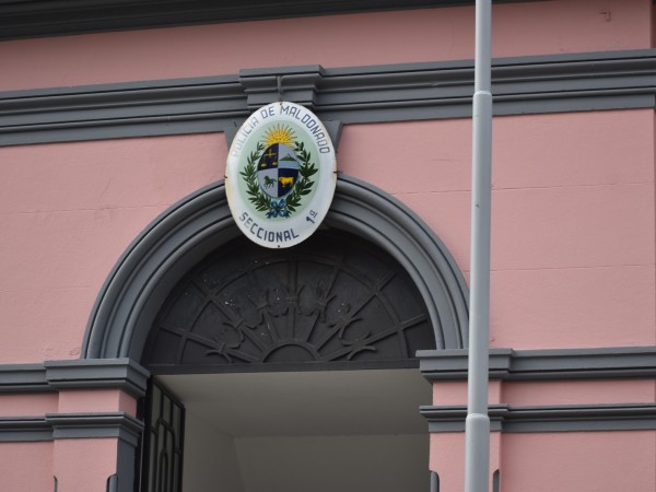 Le sustrajeron más de $600.000 y USD 3.000 con la modalidad del “Cuento del Tío” en Punta del Este