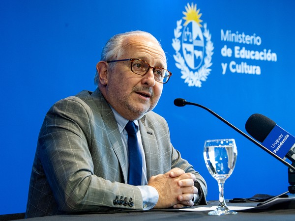 Ministro Da Silveira dijo que eran "disparates" acusaciones respecto al padrón de Ancap de Punta del Este